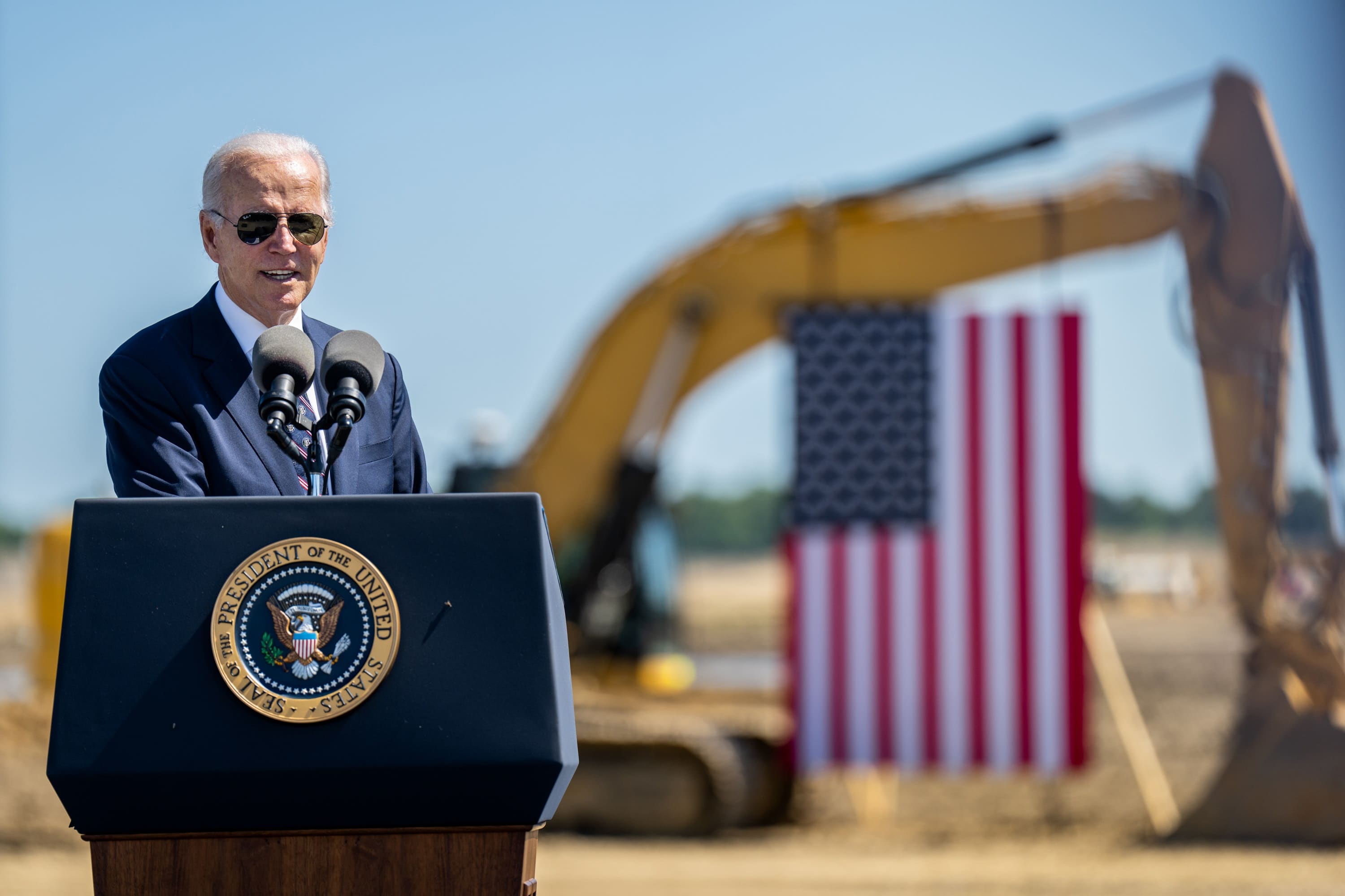 US President Joe Biden delivers remarks at the site of the new Intel semiconductor manufacturing facility in Ohio, 9 September 2022 (White House/Adam Schultz/Flickr)